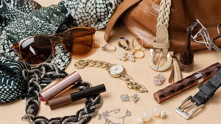 Takı Seçiminin Zarafeti: Stilinizi Tamamlayan Küçük Dokunuşlar